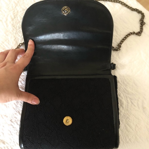 Shoulder bag with beautiful ornament details - Picture 3 of 5